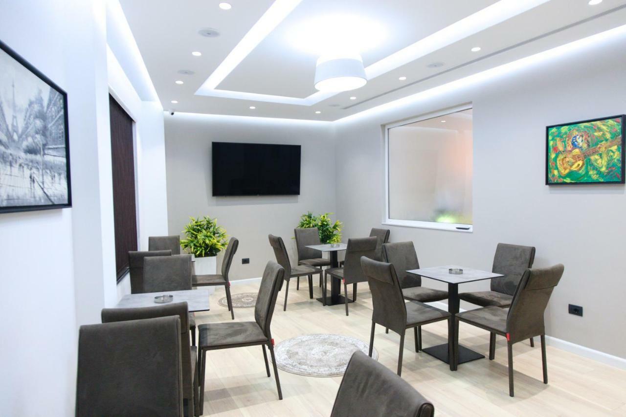 Emerald Boutique Hotel Tirana Exteriör bild