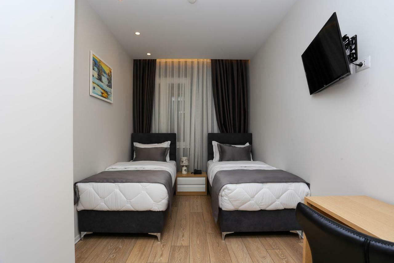 Emerald Boutique Hotel Tirana Exteriör bild