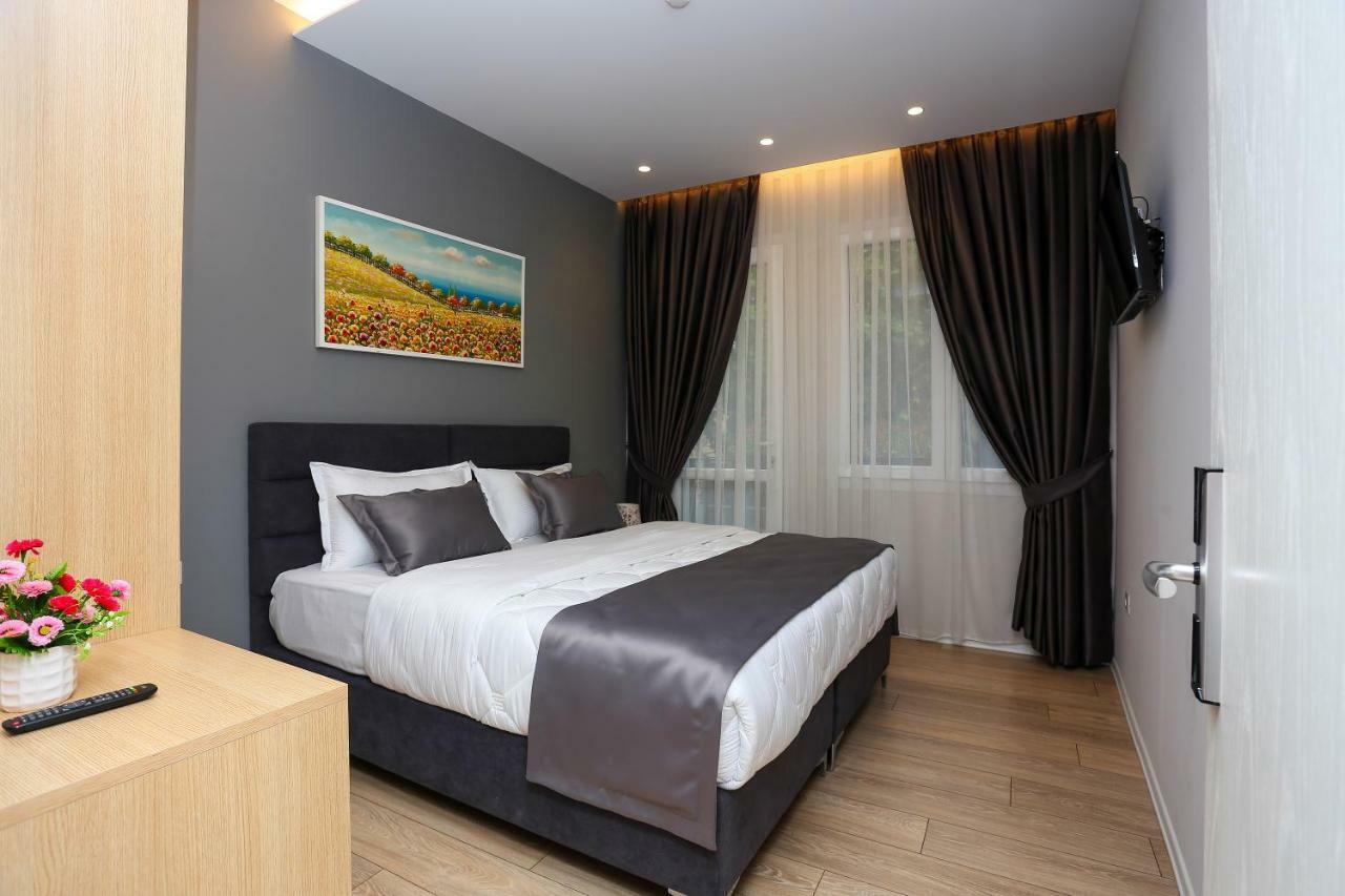Emerald Boutique Hotel Tirana Exteriör bild
