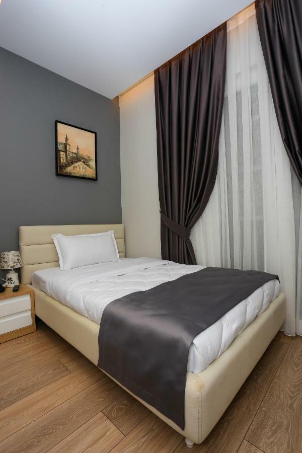 Emerald Boutique Hotel Tirana Exteriör bild