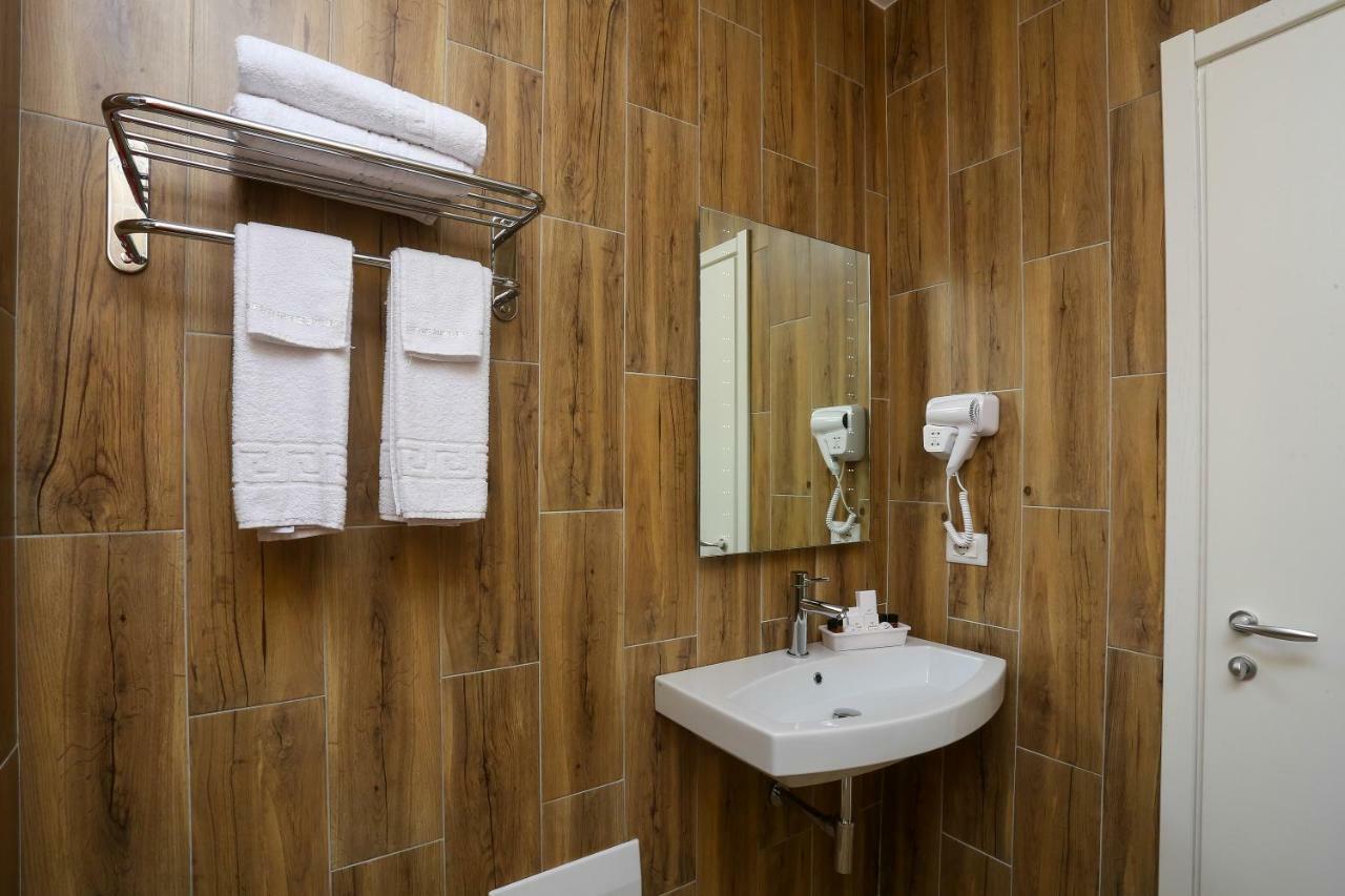 Emerald Boutique Hotel Tirana Exteriör bild
