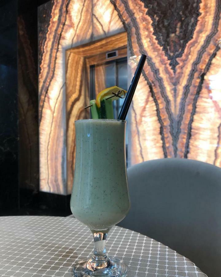 Emerald Boutique Hotel Tirana Exteriör bild