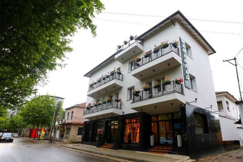 Emerald Boutique Hotel Tirana Exteriör bild