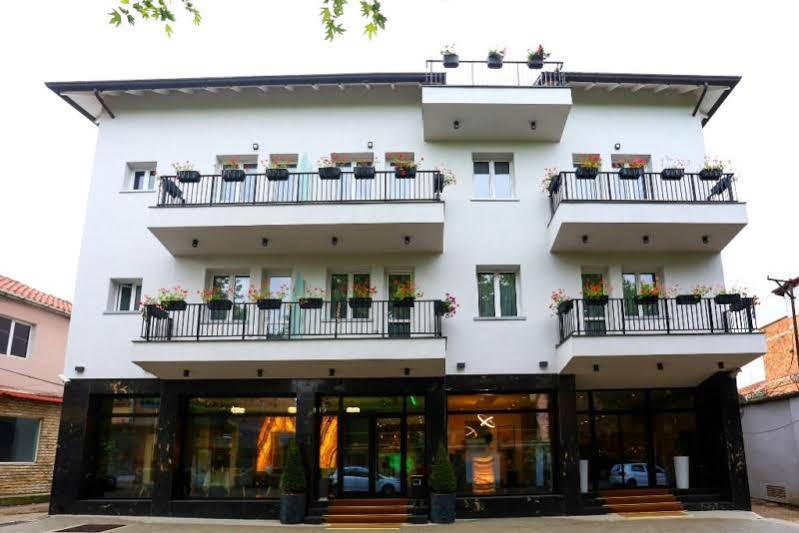 Emerald Boutique Hotel Tirana Exteriör bild
