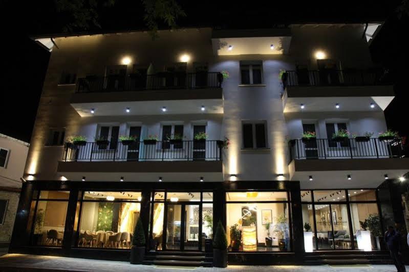 Emerald Boutique Hotel Tirana Exteriör bild